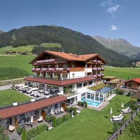 Vitalpina Hotel Magdalenahof Santa Maddalena in Casies Exteriör bild