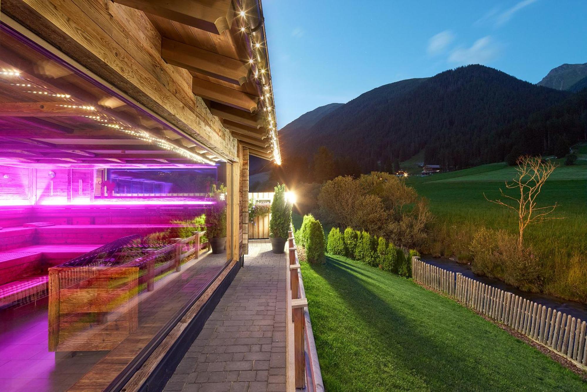 Vitalpina Hotel Magdalenahof Santa Maddalena in Casies Exteriör bild